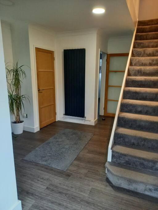 Modernised Home With 2 Bedrooms In Cardiff Exterior photo